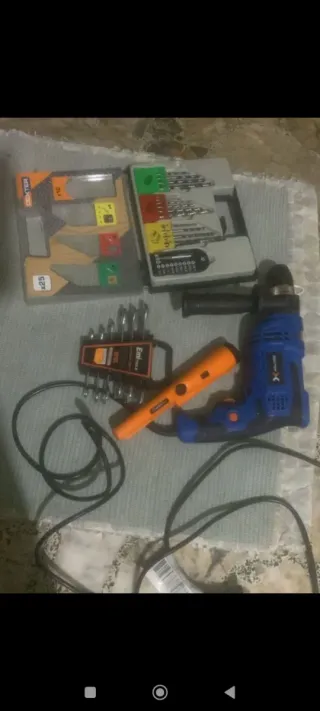 Taladro percutor Dexter con accesorios