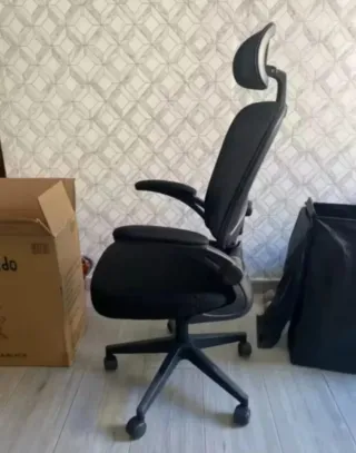 Silla de oficina ergonómica negra