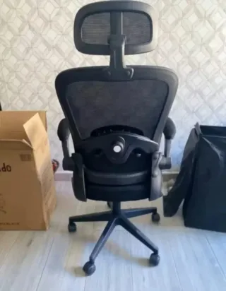 Silla de oficina ergonómica negra