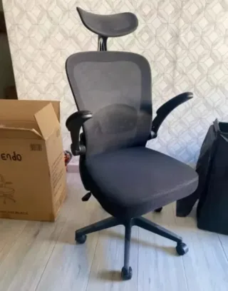 Silla de oficina ergonómica negra
