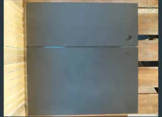 PS4 500GB Sony Negra y 2 juegos.