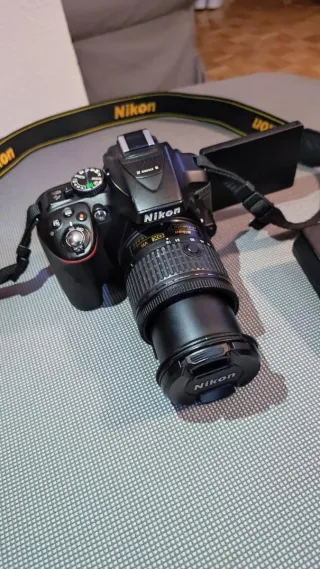 Cámara Nikon DSLR con objetivo VR