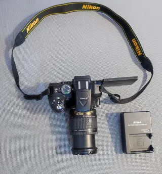 Cámara Nikon DSLR con objetivo VR