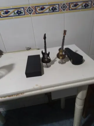 Mini Guitarras Eléctricas y Acústica