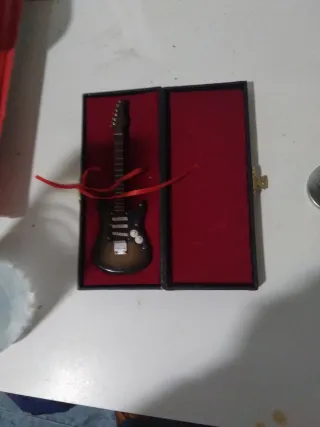 Mini Guitarras Eléctricas y Acústica