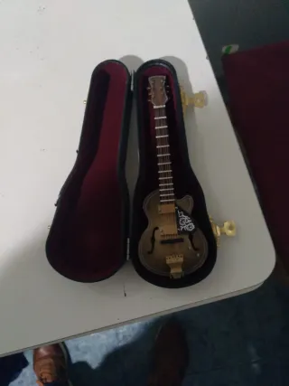 Mini Guitarras Eléctricas y Acústica