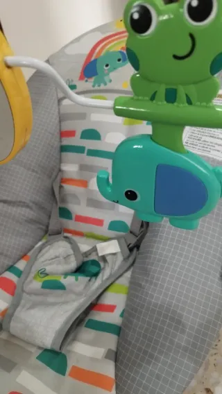 Hamaca para bebé con juguetes