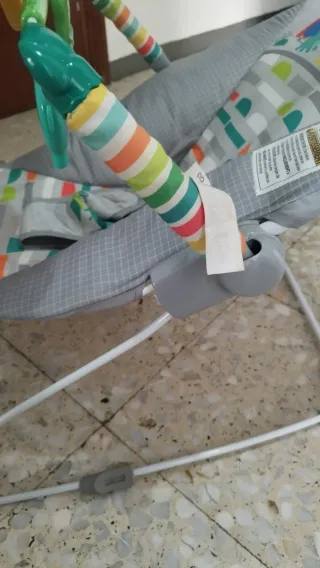 Hamaca para bebé con juguetes