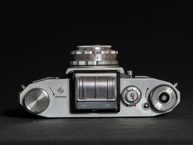 Praktica FX 2 con obiettivo Cassarit 50mm f/2.8