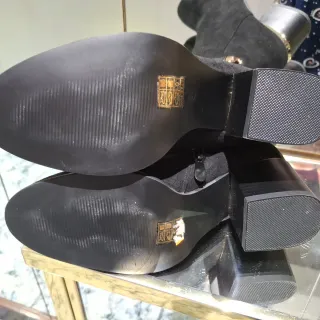 Botines Amor Amore Negros Nuevos. Lleva cremallera