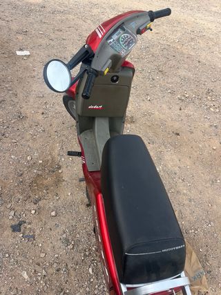 Vespa Delta 50cc Roja Scooter