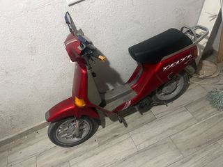 Vespa Delta 50cc Roja Scooter