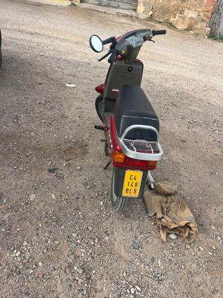 Vespa Delta 50cc Roja Scooter