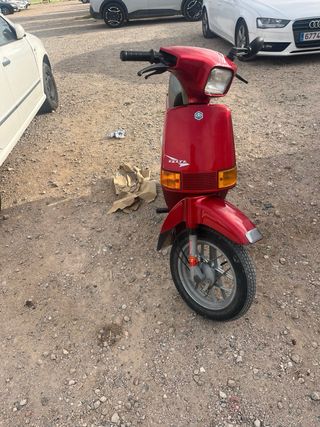 Vespa Delta 50cc Roja Scooter