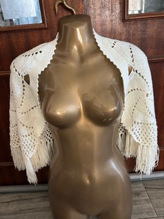 Xaile de senhora em renda feito à mão