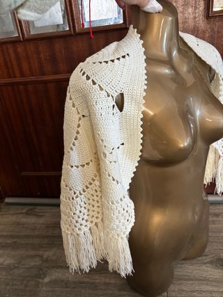 Xaile de senhora em renda feito à mão