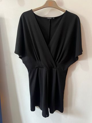 Tutina corta Bershka nera scollo a V