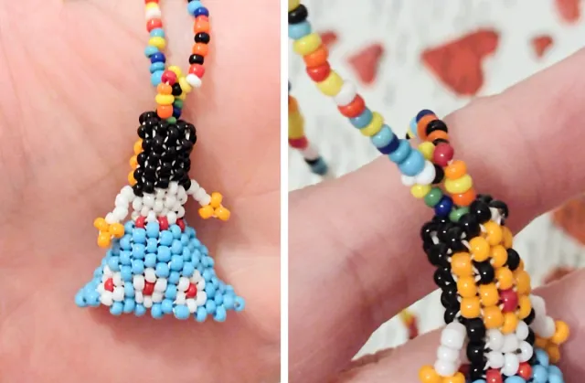 COLLAR MUÑEQUITA DE ABALORIOS