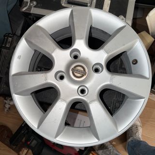 Llantas Nissan (4 unidades)