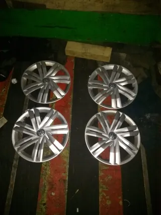 4 Tapacubos VW Polo R14