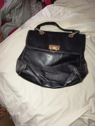 Bolso plateado con monedero