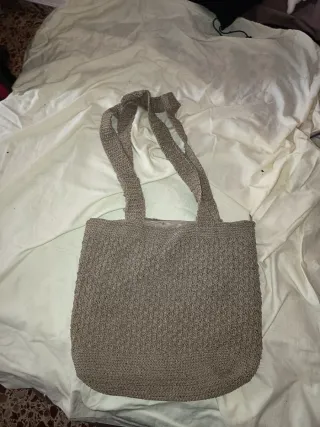 Bolso plateado con monedero