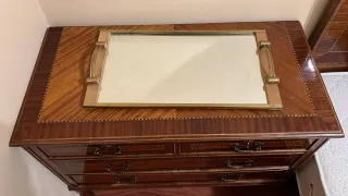 Cómoda de madera antigua