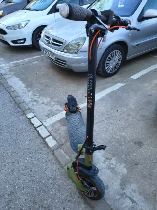 Patinete Eléctrico Verde y Negro