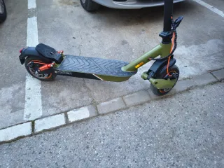 Patinete Eléctrico Verde y Negro