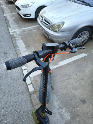 Patinete Eléctrico Verde y Negro