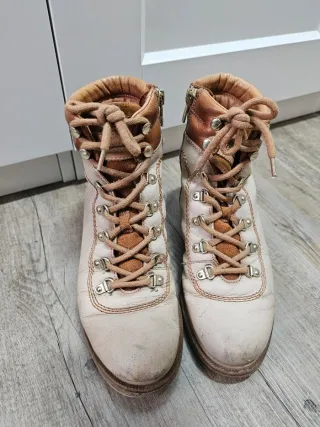 Regalo botines beige y marrón