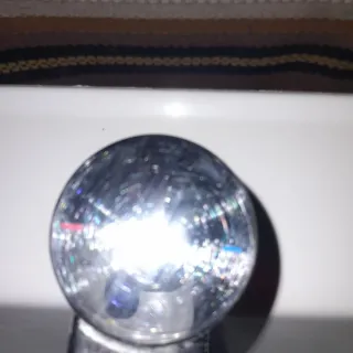 Mueble de baño con lavabo y grifo