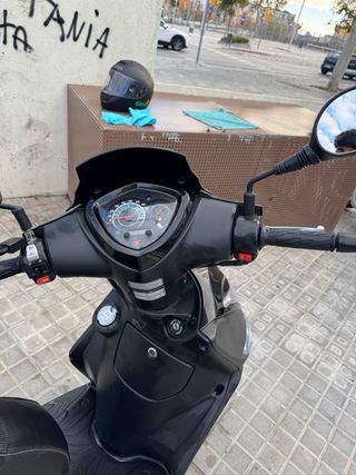 Moto Scooter Negra Automática 2020 7000km