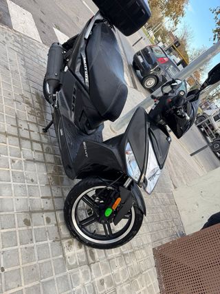 Moto Scooter Negra Automática 2020 7000km