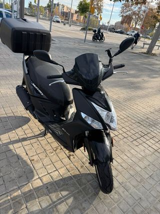 Moto Scooter Negra Automática 2020 7000km