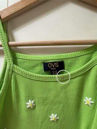 Canottiera a costine con margherite