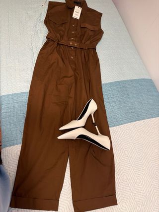 Mono Zara marrón sin mangas