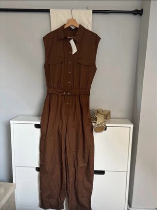 Mono Zara marrón sin mangas
