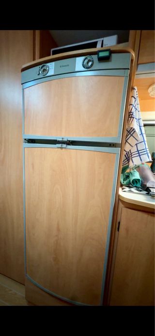 Se vende caravana Sun Roller Jazz 490 cp año 2006.