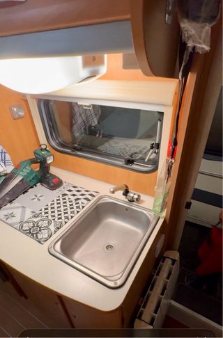 Se vende caravana Sun Roller Jazz 490 cp año 2006.