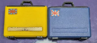 Coppia di accendini vintage valigia