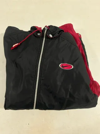 Chaqueta Nike Retro Negra y Roja