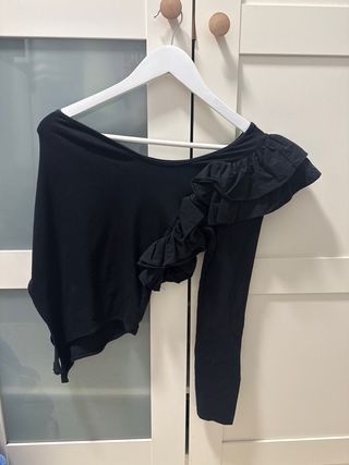 Body Zara una manga con volantes negro