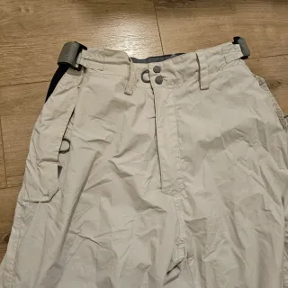 Pantalones impermeables beige