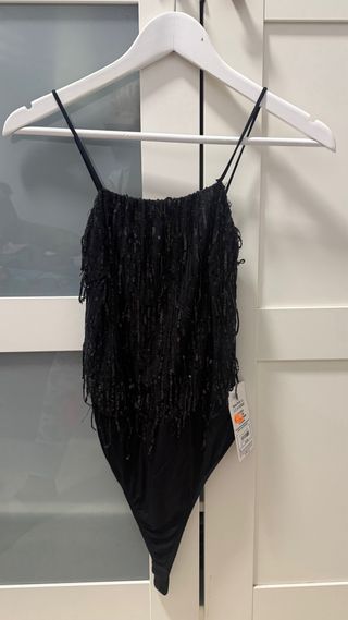 Body flecos lentejuelas negro con etiqueta