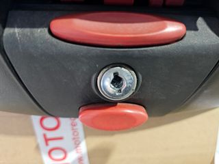 Baúl Givi Yamaha Majesty 400 con soporte