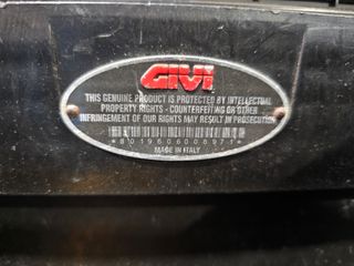 Baúl Givi Yamaha Majesty 400 con soporte