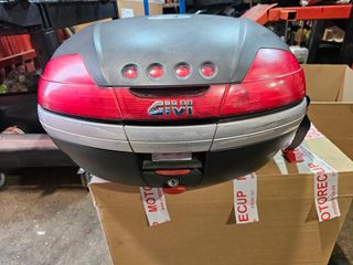 Baúl Givi Yamaha Majesty 400 con soporte