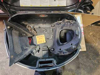 Baúl Givi Yamaha Majesty 400 con soporte