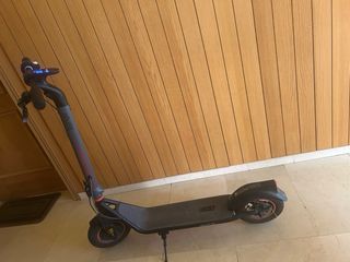 Patinete eléctrico gris